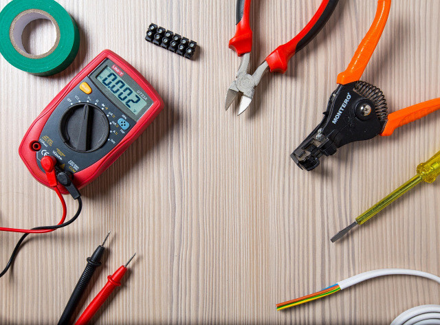 electrician repairing outlet